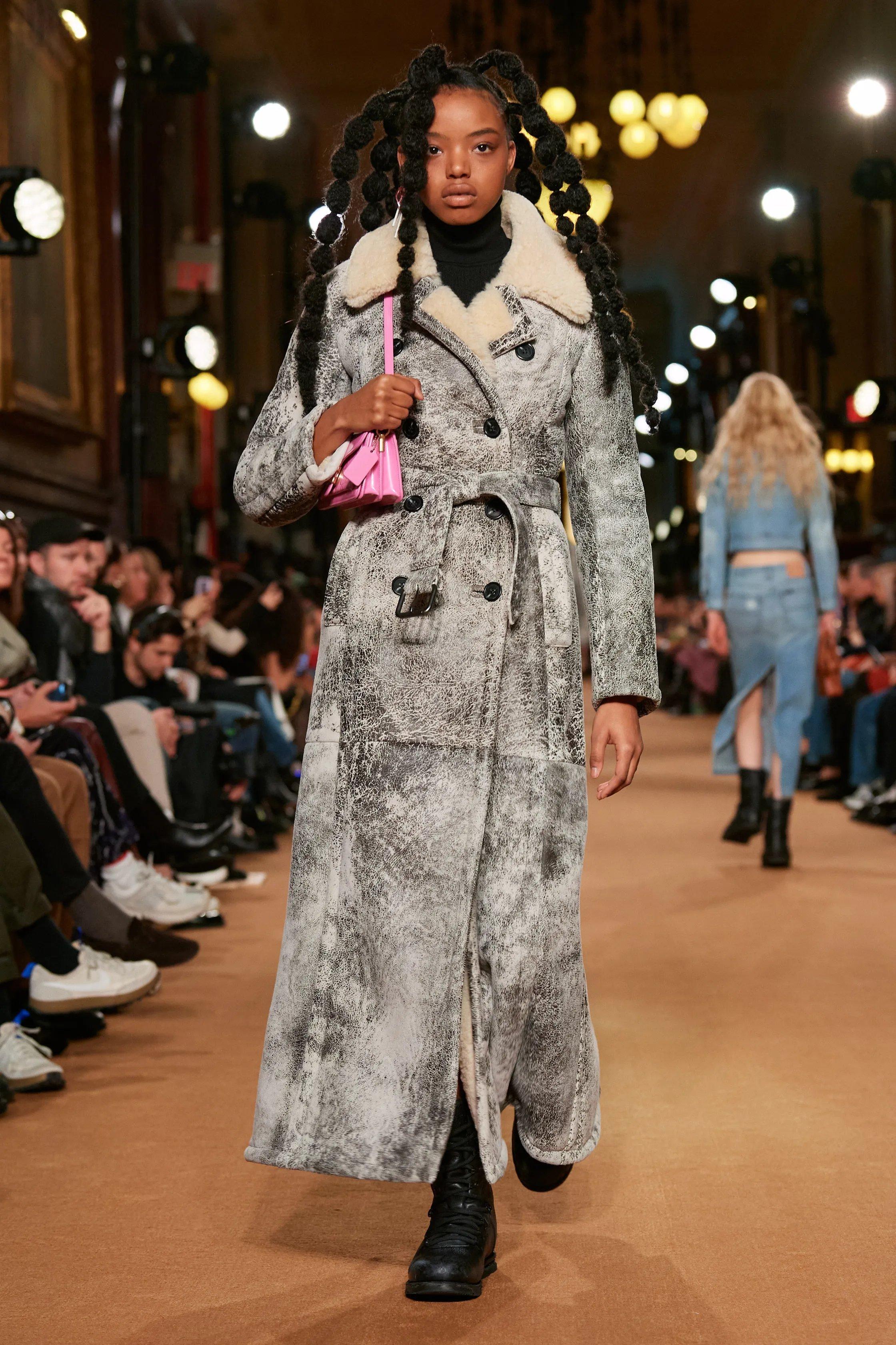 Coach Fall 2023: runway ⮕ real world. 🗽#TinaLeung heads out with a plush  coat and pink patent leather Tabby—look #17 from our…