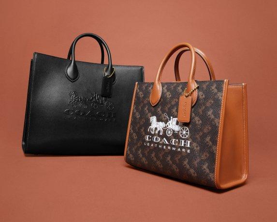 Ingolstadt, Alemanha : Loja Na Frente Da Loja Coach. Coach, Inc. É  Conhecido Por Acessórios E Presentes, Incluindo Bolsas, Bolsas, Bolsas,  Pequenos Artigos De Couro, Calçados, Outerwear E Outros Acessórios Foto  Royalty