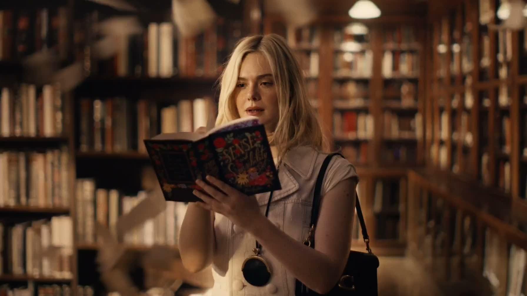 Tabby Shoulder Bag 26 in Soft Grain Leather