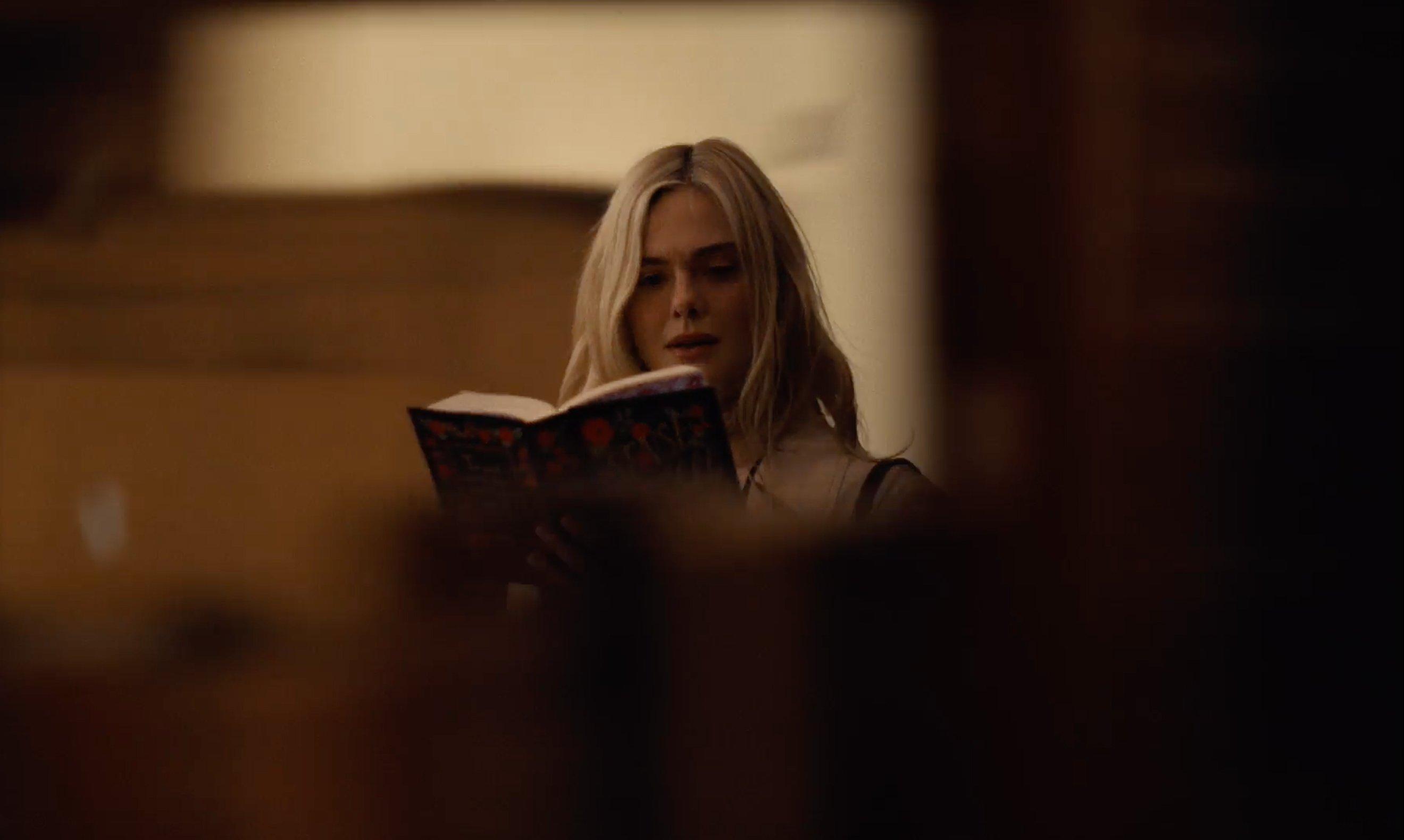 Elle Fanning wearing a black Tabby Shoulder Bag 26 in soft grain leather in Coach Spring 2026 Découvrez votre histoire campaign