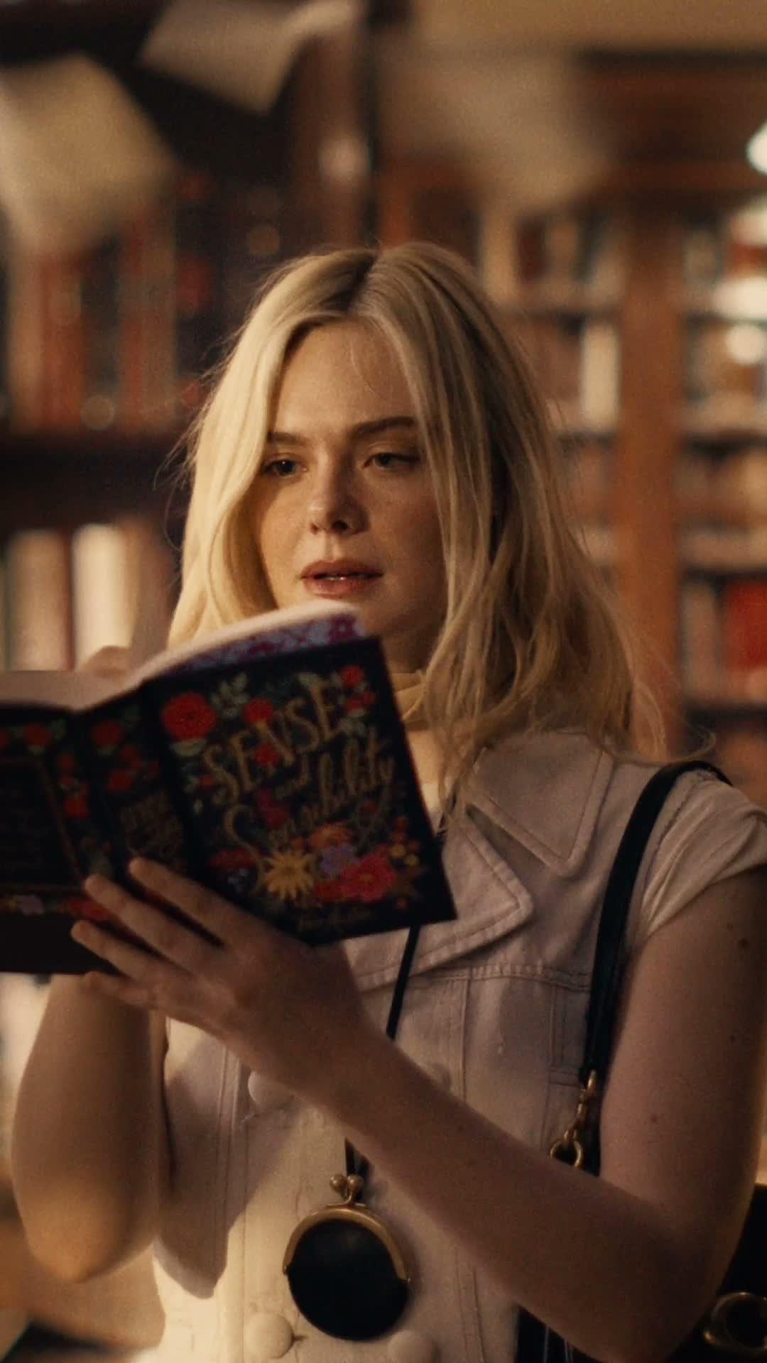 Tabby Shoulder Bag 26 in Soft Grain Leather