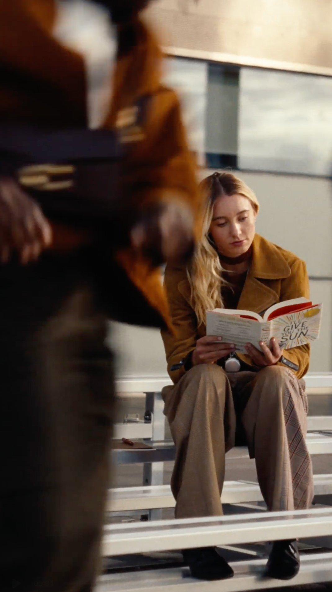 Paige Bueckers wearing the white Tabby Shoulder Bag 26 in Coach Spring 2026 Découvrez votre histoire campaign