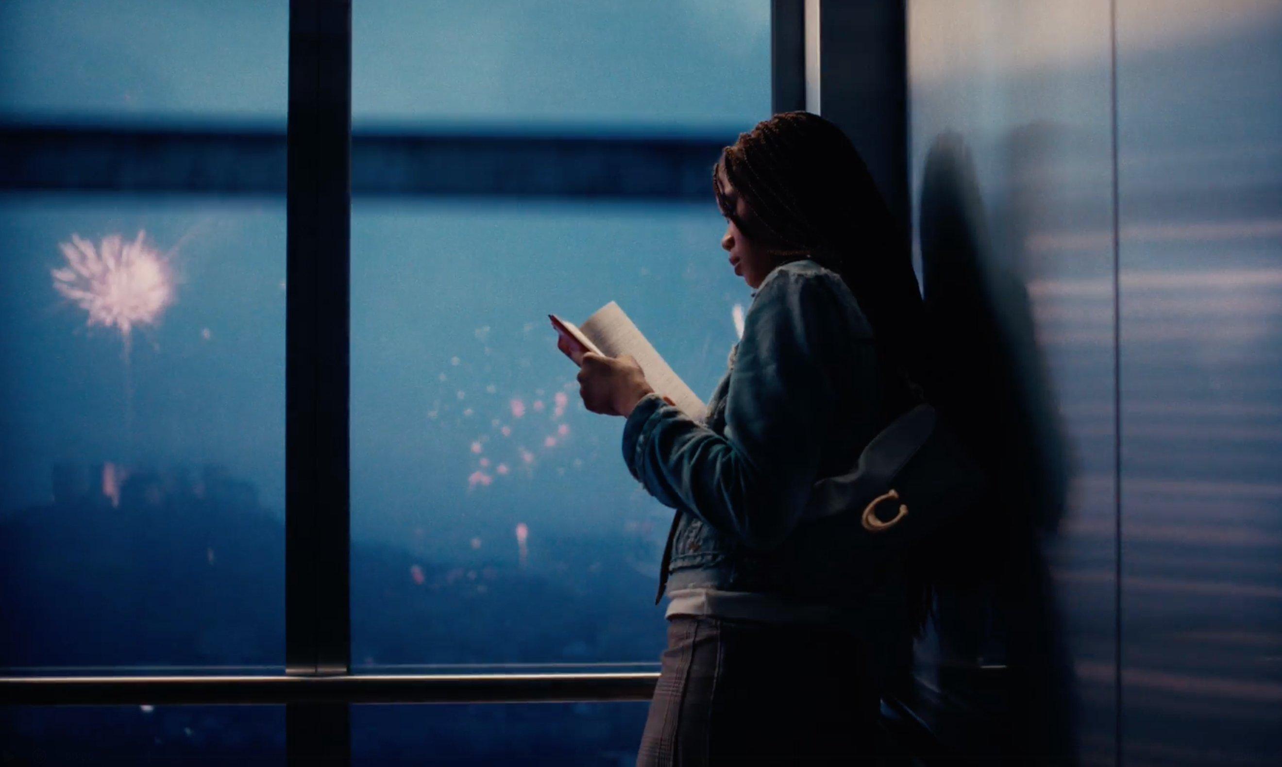 Storm Reid wearing the Tabby Shoulder Bag 26 in Soft Grain Leather in Coach Spring 2026 Découvrez votre histoire campaign