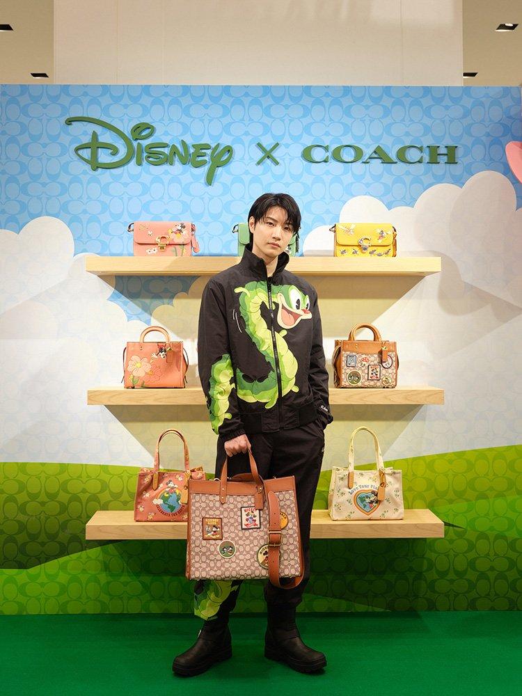 グリーンは販売予定はありません【新品】coach  ディズニーコラボトート（ミッキー\u0026フレンズプリント）