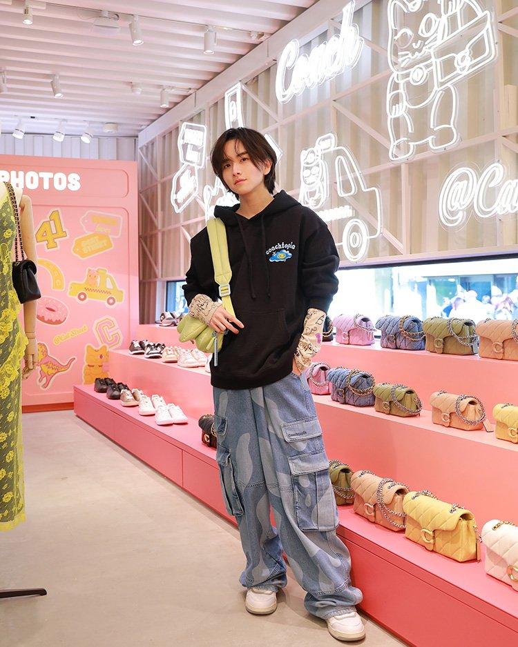 【公式】COACH – コーチ CREATE YOUR OWN EXPERIENCE. プレイランドのように五感で楽しむコーチの新コンセプト ...
