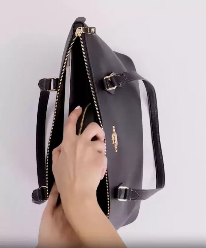 ✨極美品✨コーチ　レーン　キャリーオール　2way ターンロック　レザー　黒 極美品 オールドコーチ 2way ショルダーバッグ ターンロック